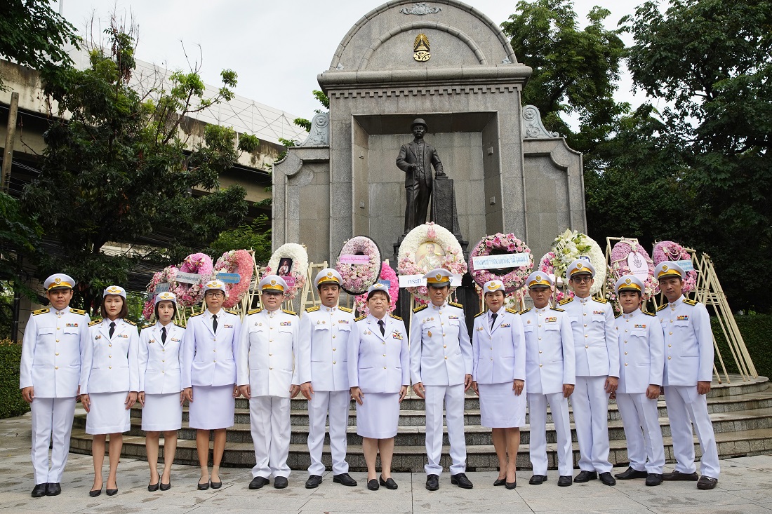 กยศ. ร่วมพิธีวางพวงมาลาถวายสักการะพระบรมราชานุสาวรีย์พระบาทสมเด็จพระจุลจอมเกล้าเจ้าอยู่หัว รัชกาลที่ 5